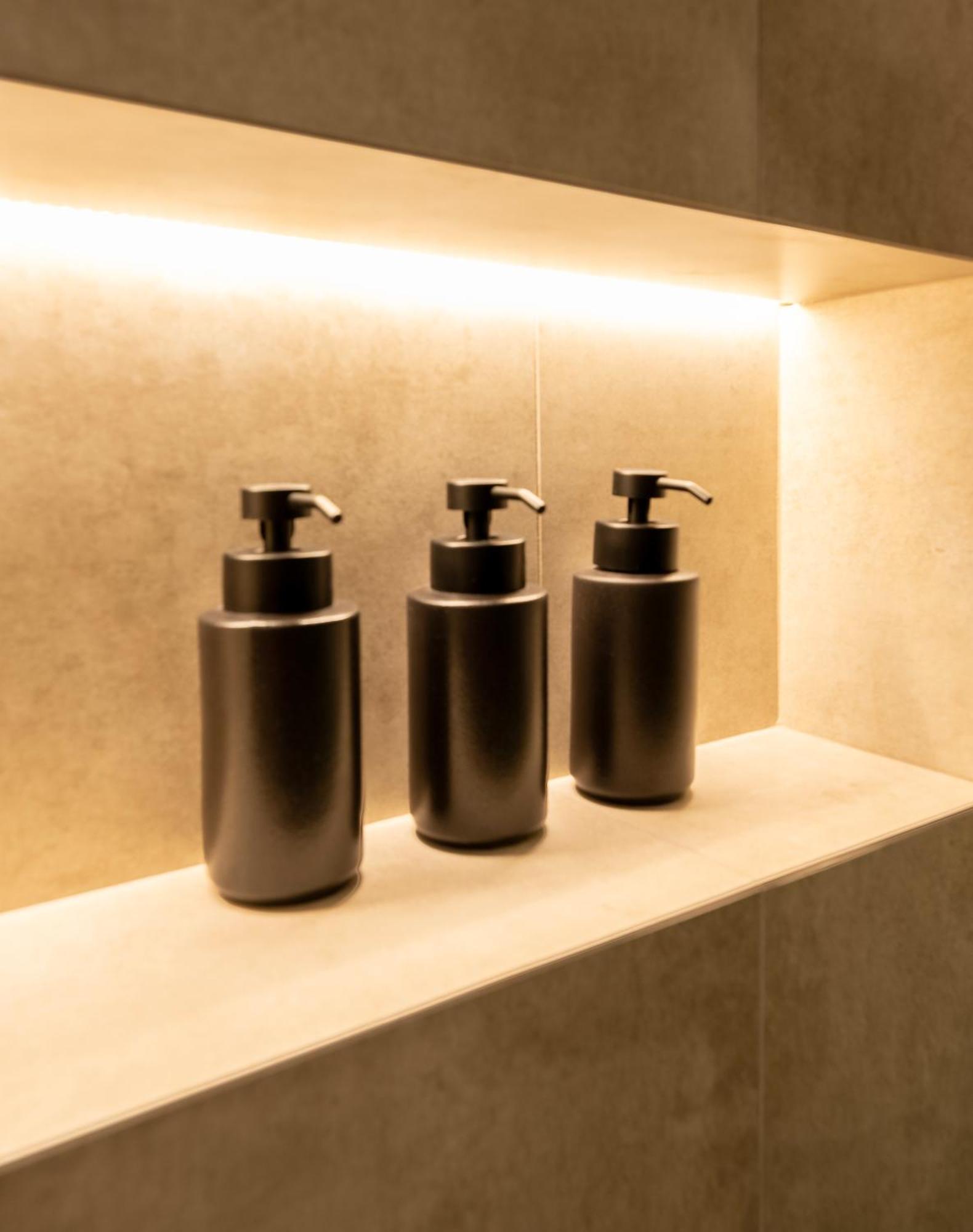 Derouse Eva Suite Jacuzzi & Sauna Афины Экстерьер фото
